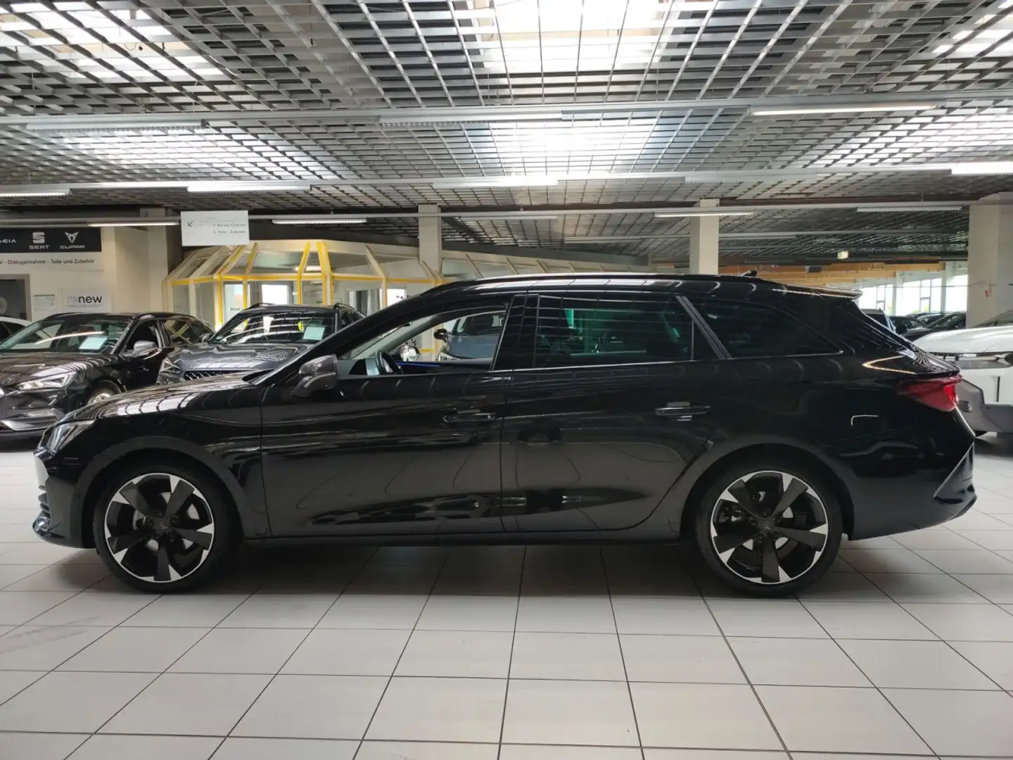 CUPRA Leon Sportstourer 1.5 TSI Klima Navi Rückfahrkamera Schwarz - 2