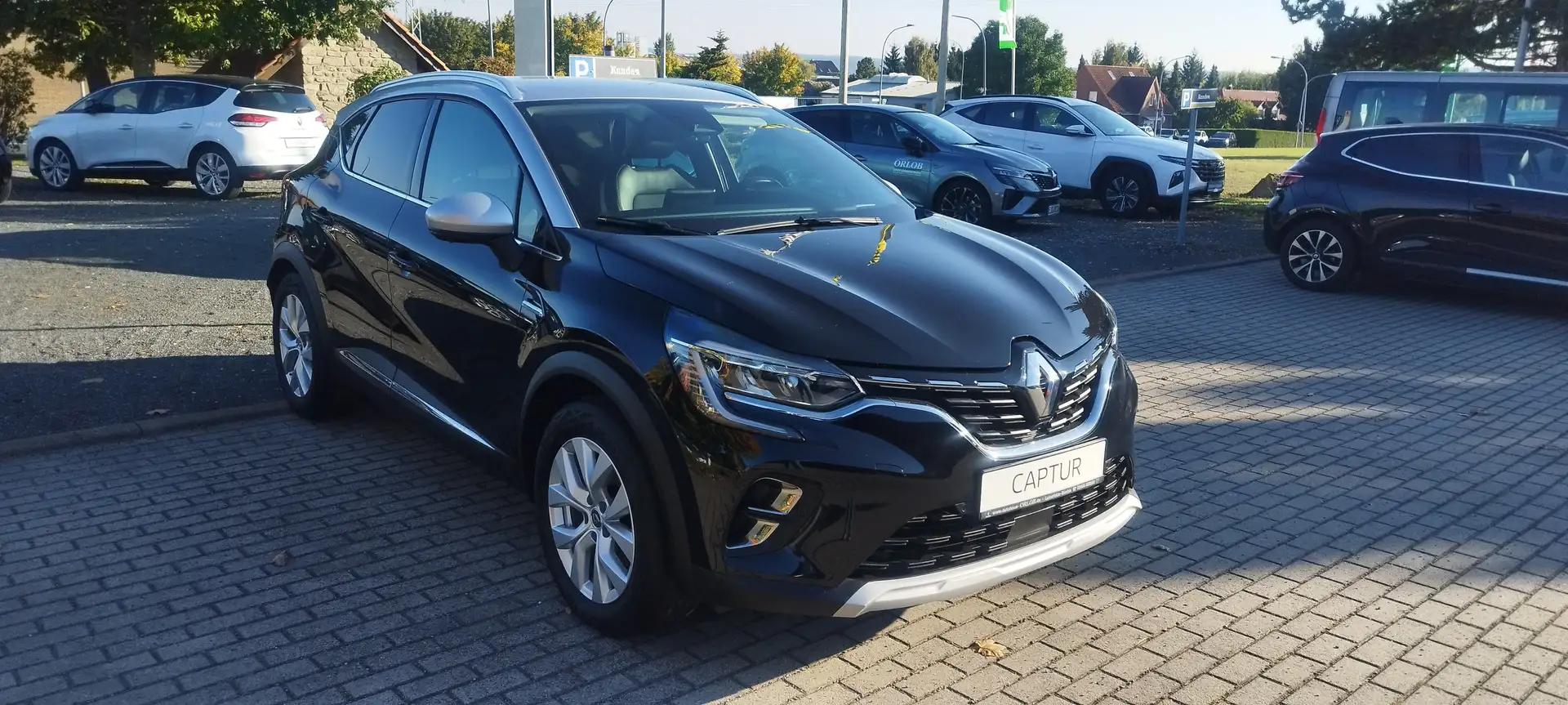 Renault Captur IntensTCe 155 EDC GPF Schwarz - 2