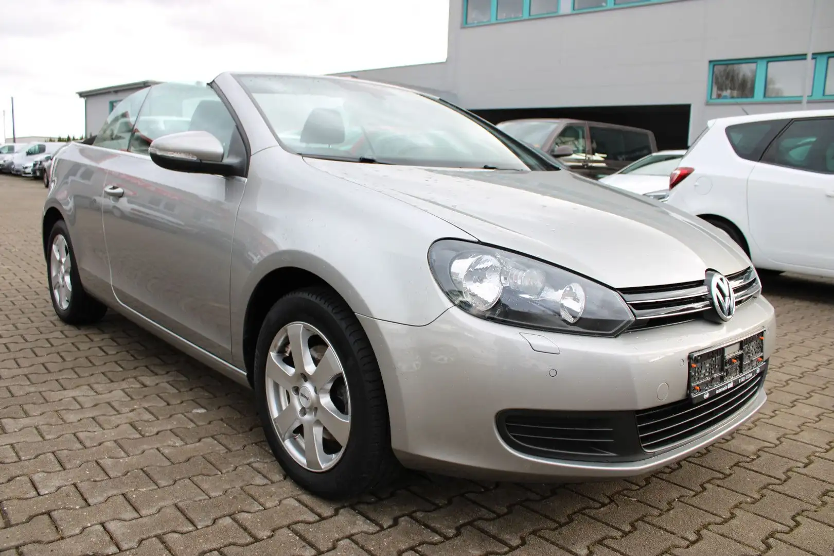Volkswagen Golf 1.2 TSI Cabrio SHZ,PDC,Navi Grau - 2