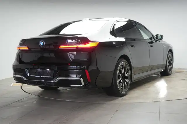 BMW I7 view 5