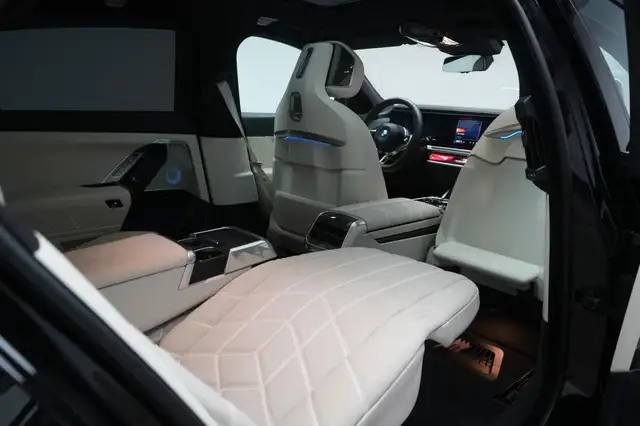 BMW I7 view 11