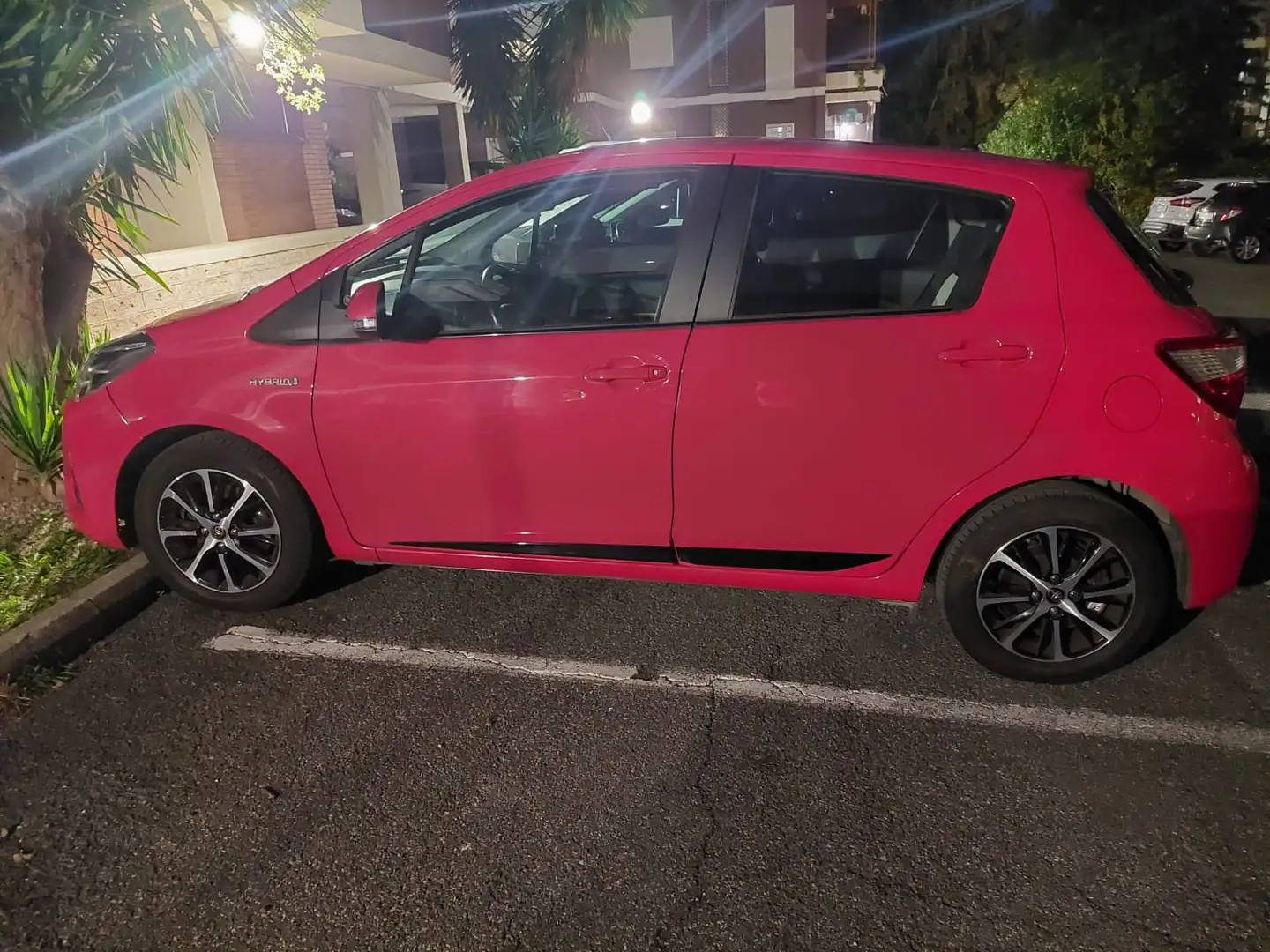 Toyota Yaris Yaris 5p 1.5h Active Rosso - 1