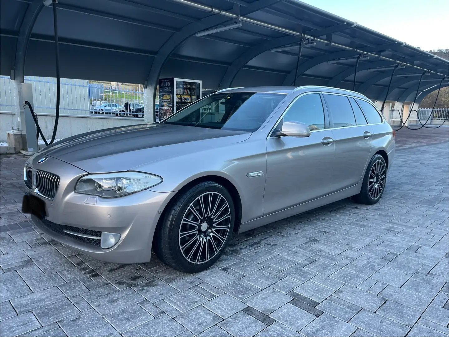 BMW 520 Business Beige - 1