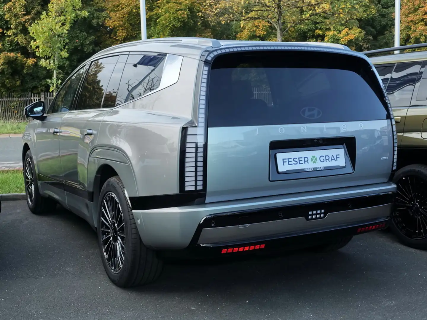 Hyundai IONIQ 9 UNIQ 7-SITZE PANO MATRIX LEDER ALLRAD Grau - 2