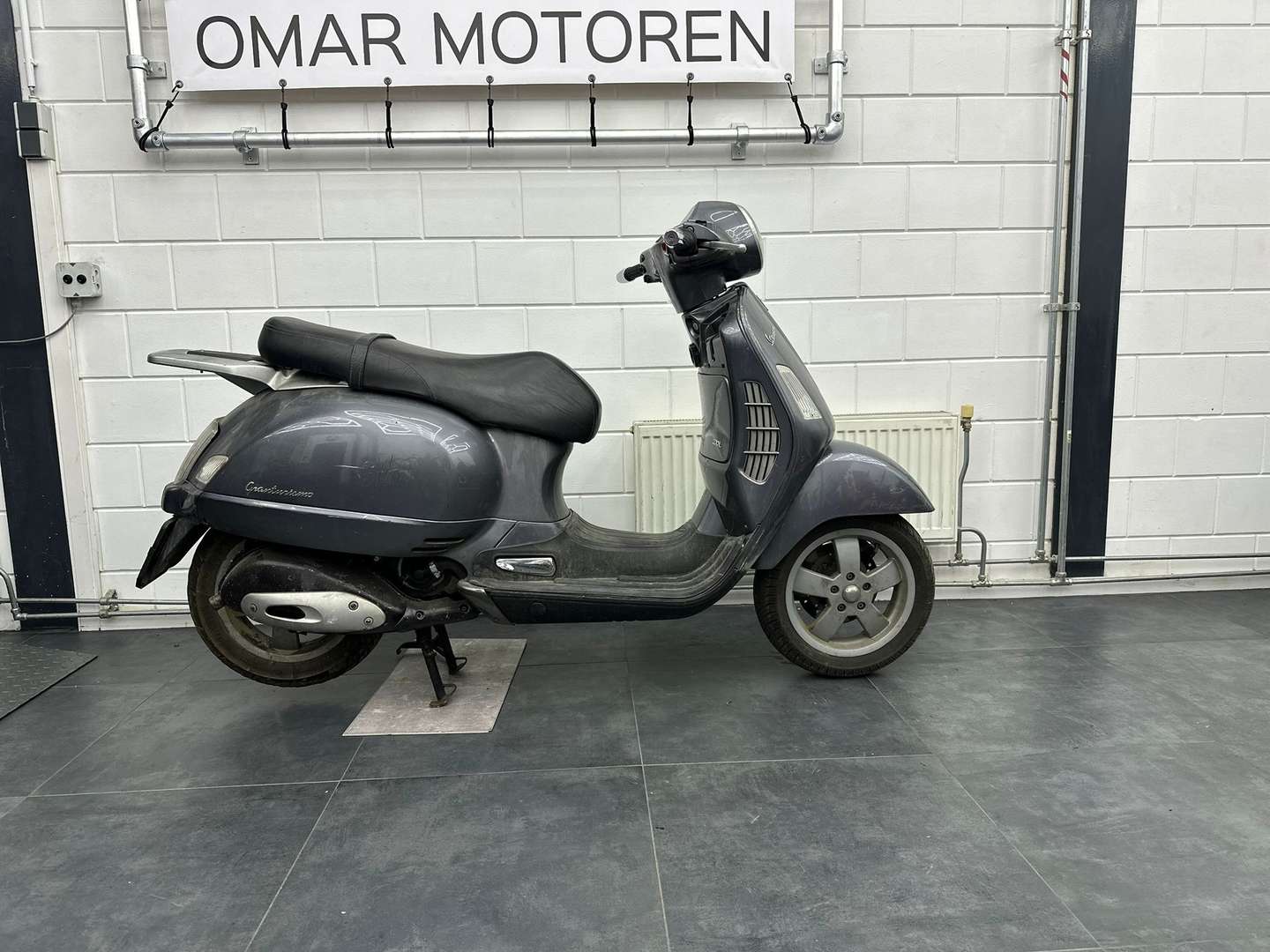 Vespa GT 200 occasion Scooter Zilver in Rotterdam voor €