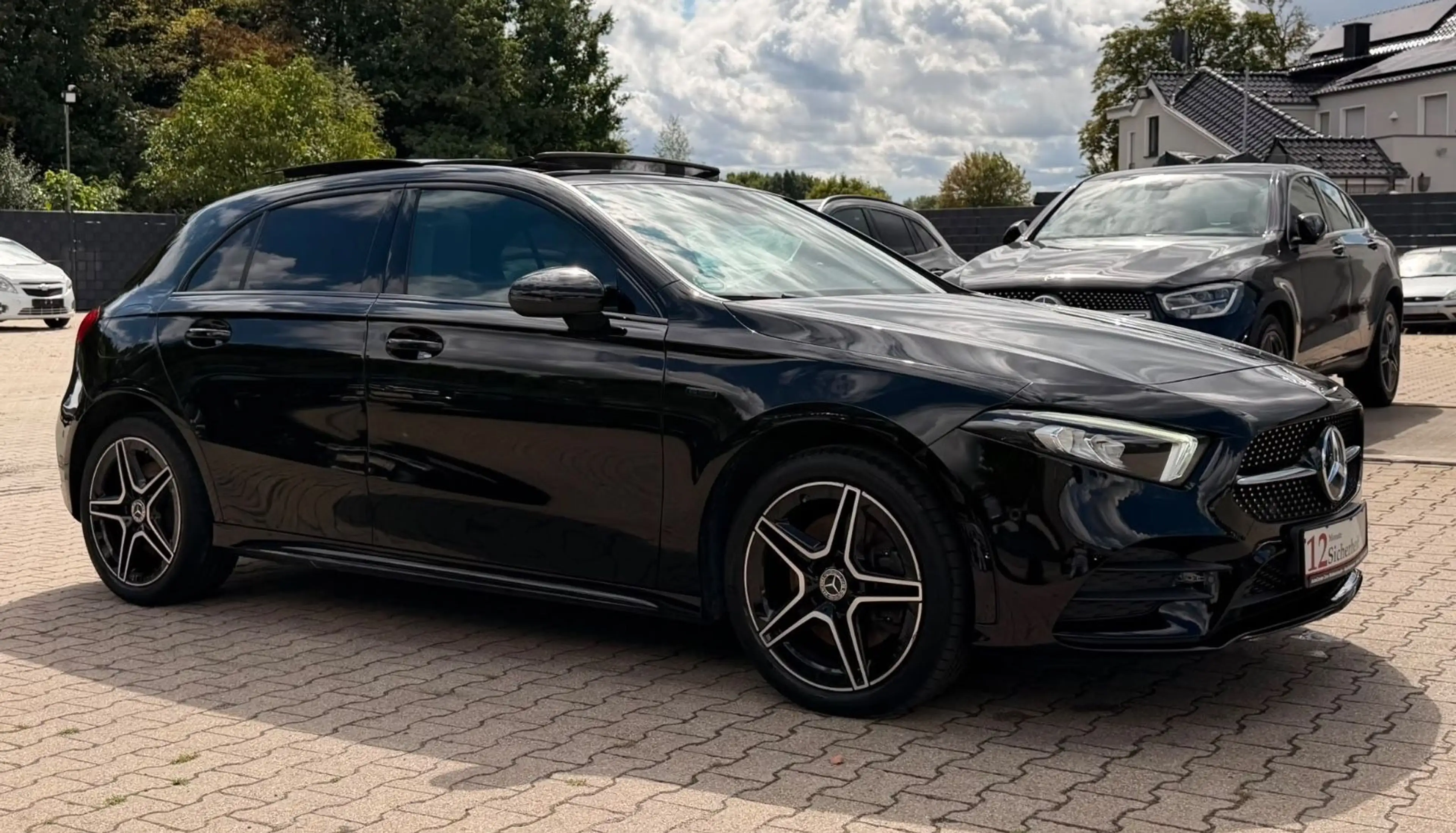 Mercedes-Benz A 250 e AMG LINE 8G-DCT-PANODACH-WIDESCREEN-LED- — photo 6