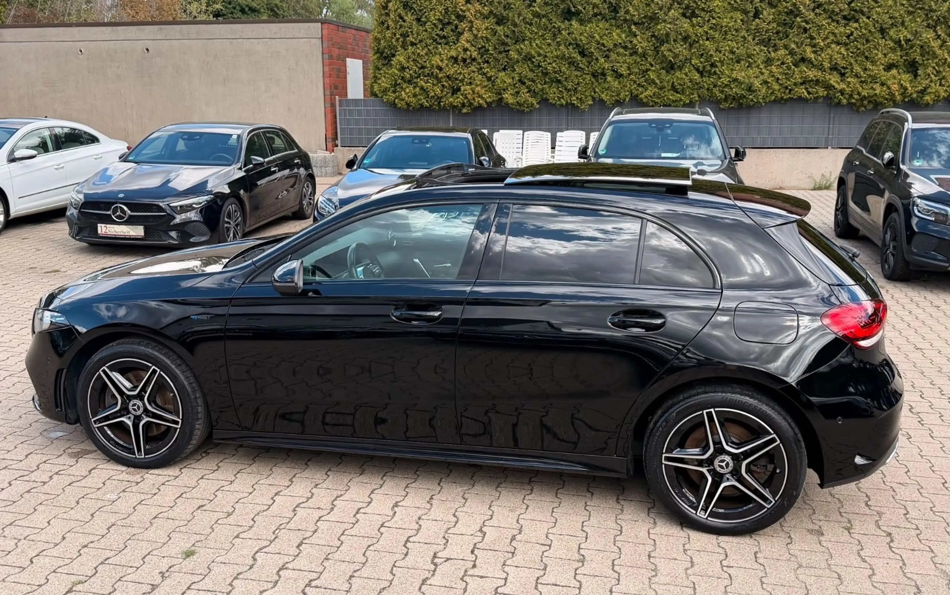 Mercedes-Benz A 250 e AMG LINE 8G-DCT-PANODACH-WIDESCREEN-LED- — photo 8