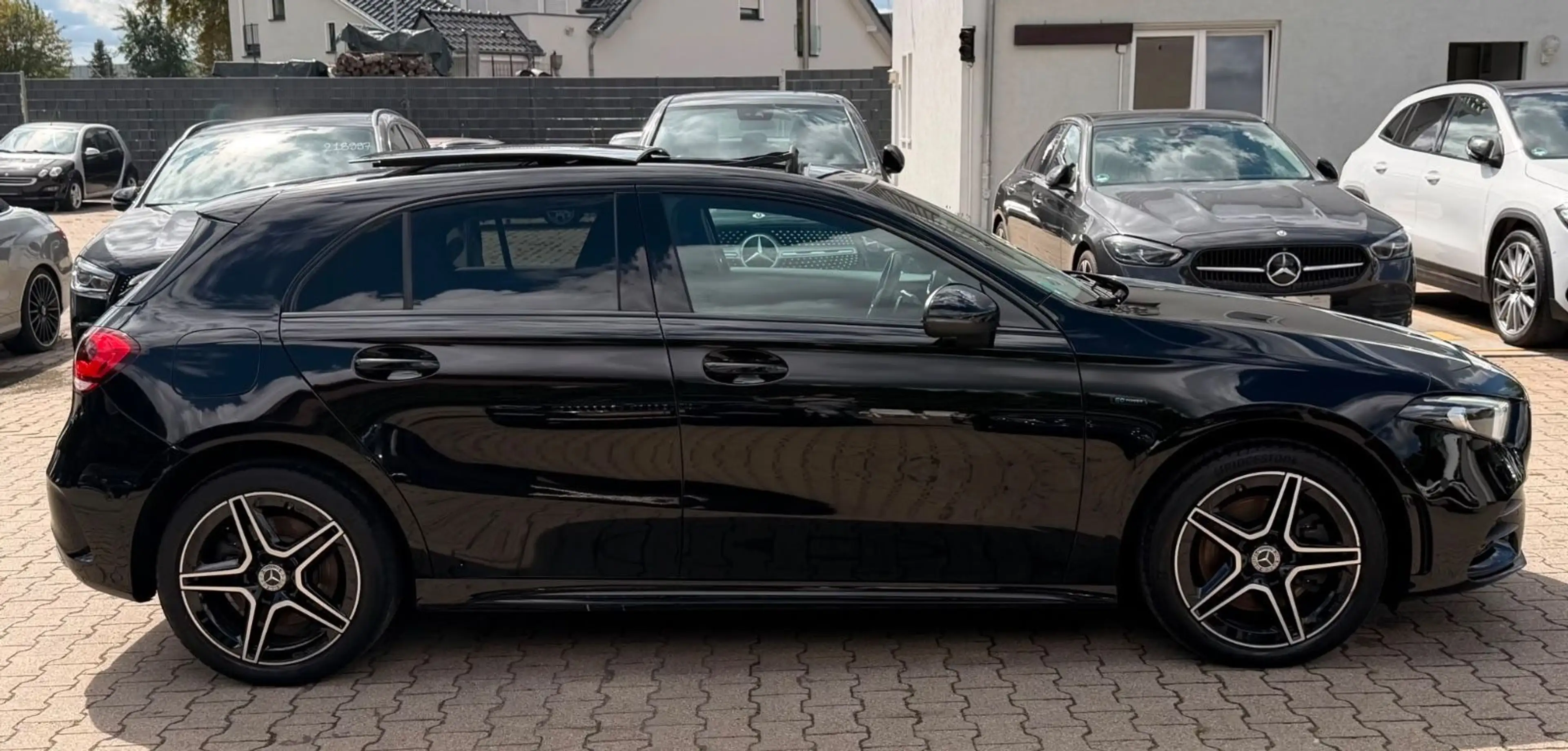 Mercedes-Benz A 250 e AMG LINE 8G-DCT-PANODACH-WIDESCREEN-LED- — photo 7