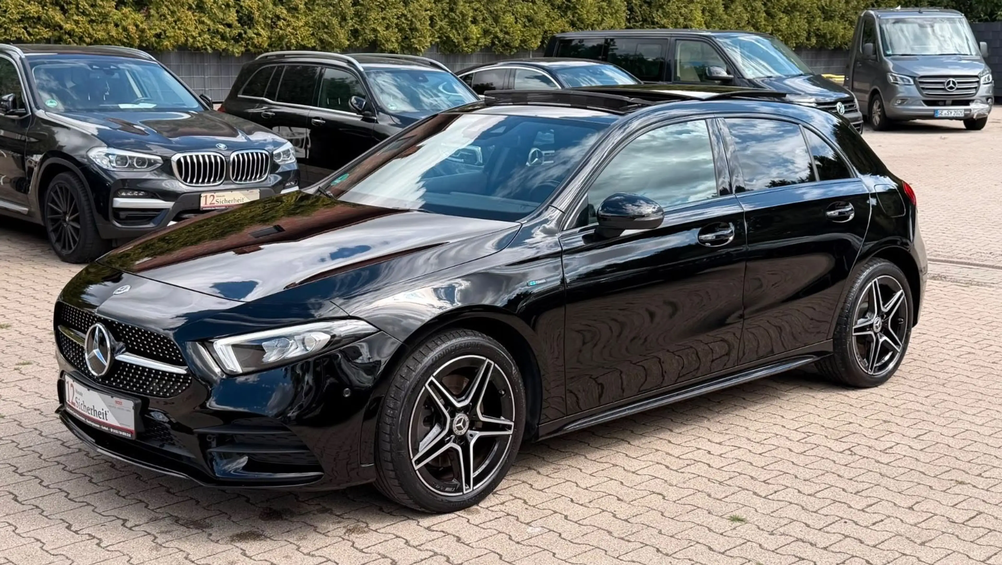 Mercedes-Benz A 250 e AMG LINE 8G-DCT-PANODACH-WIDESCREEN-LED-