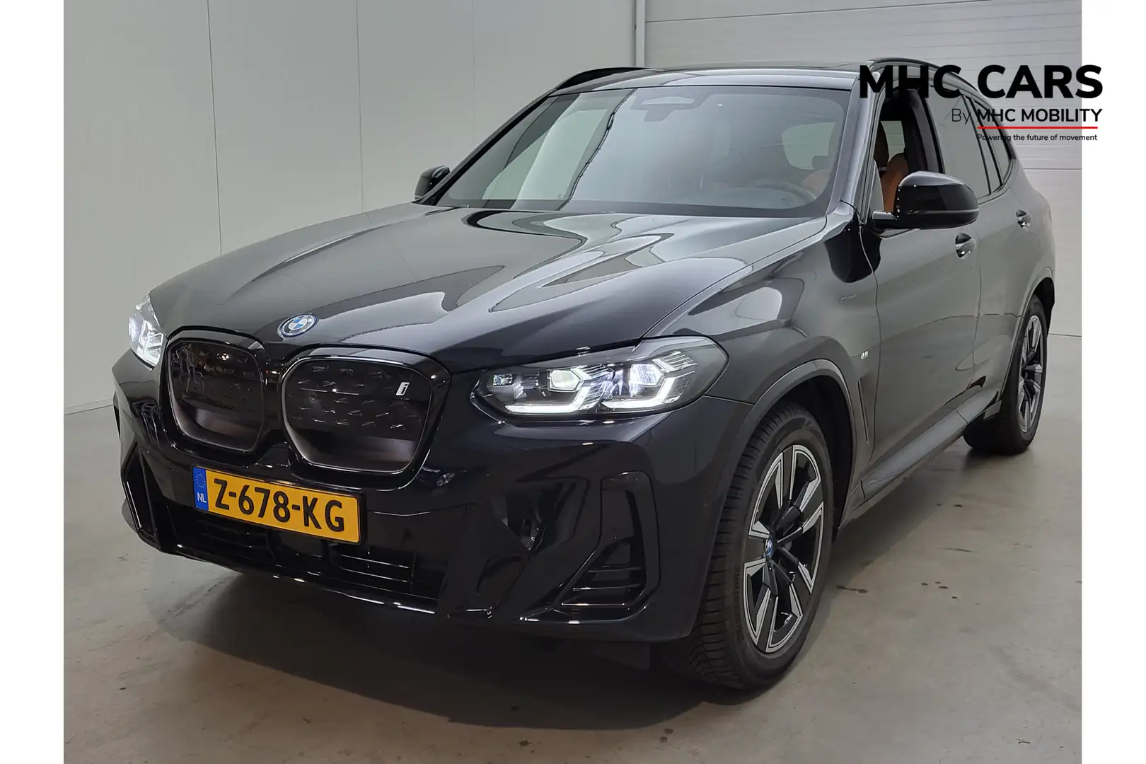 BMW iX3 Executive 80 kWh | Verwacht | M-pakket | Pano | Le Zwart - 1