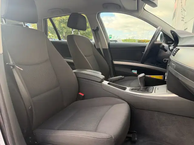 BMW 3 Series view 12
