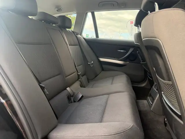 BMW 3 Series view 13