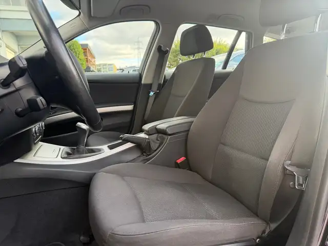 BMW 3 Series view 11