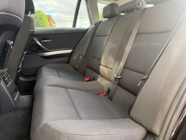 BMW 3 Series view 14