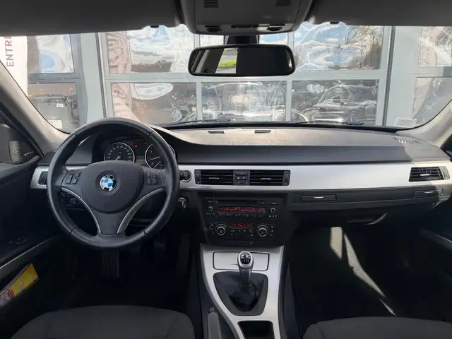 BMW 3 Series view 7