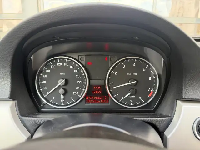 BMW 3 Series view 9