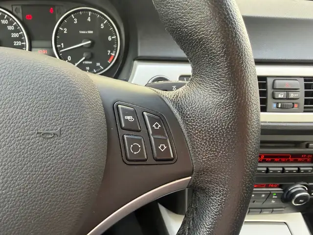 BMW 3 Series view 15