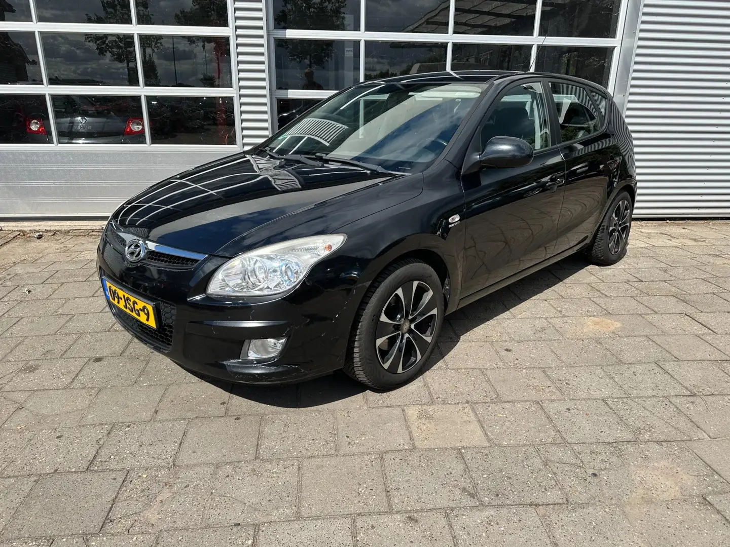 Hyundai i30 1.6 CRDi Active - Airco - (BESTEMD VOOR EXPORT) Zwart - 1
