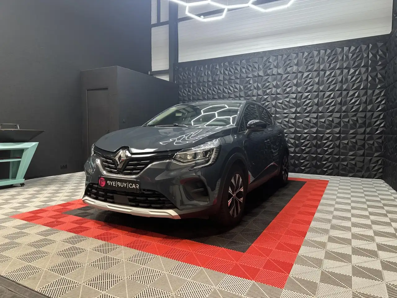 Renault Captur 1.6 E-Tech Hybride 145 CH - Techno - Carplay - Clim auto - GARANTIE 12 MOIS — photo 1 of 15