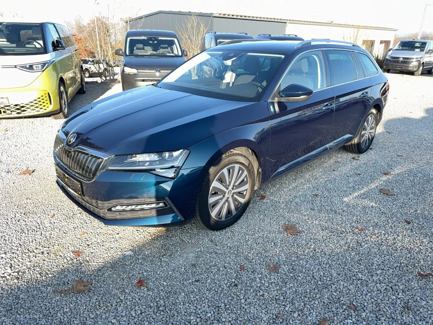 Skoda Superb Combi iV Style eTSi CarPlay/ACC/AHK/LED Negro - 2