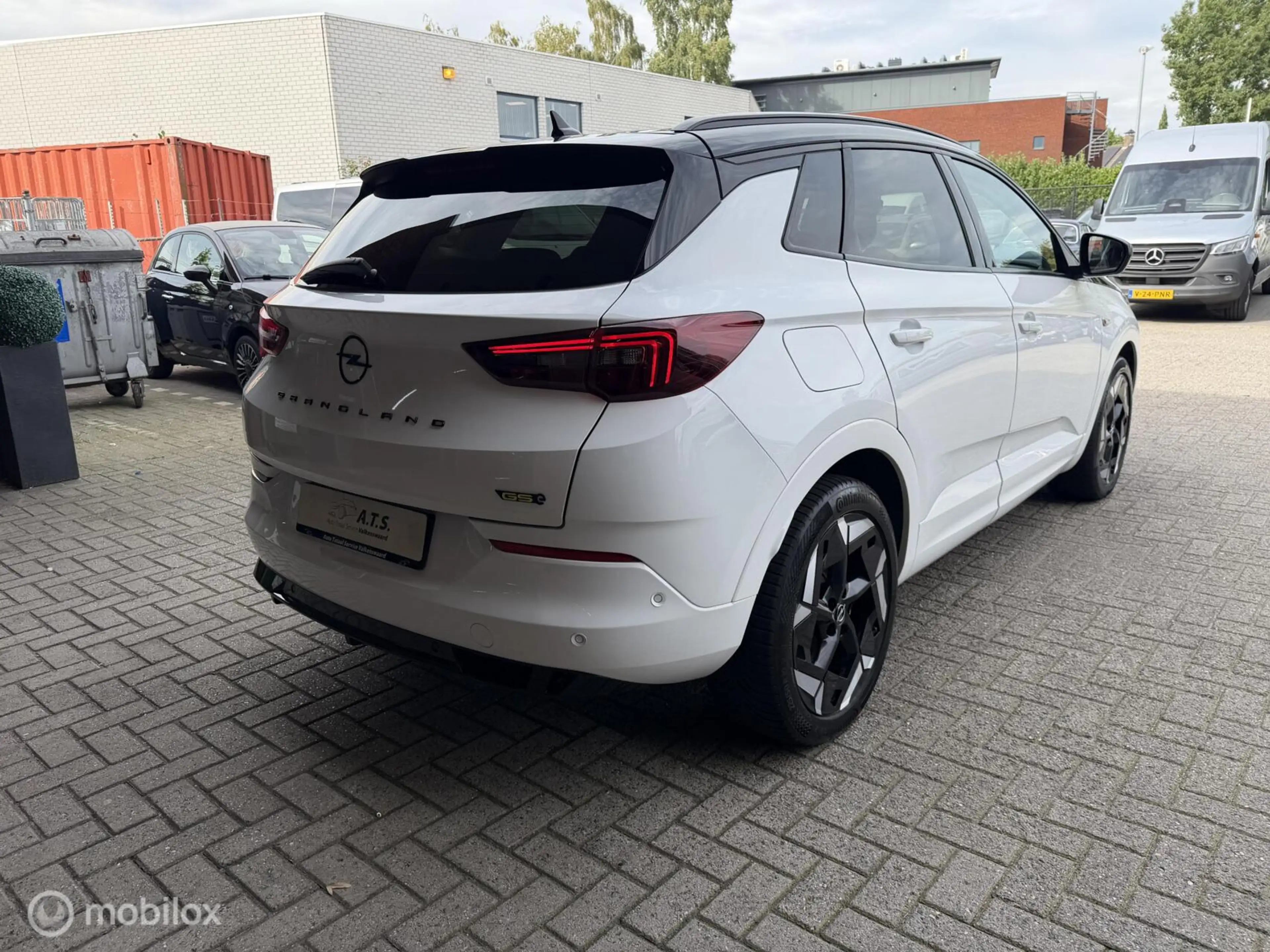 Opel Grandland 1.6 Turbo Plug-In Hybrid 4x4 GSe 300PK — photo 4