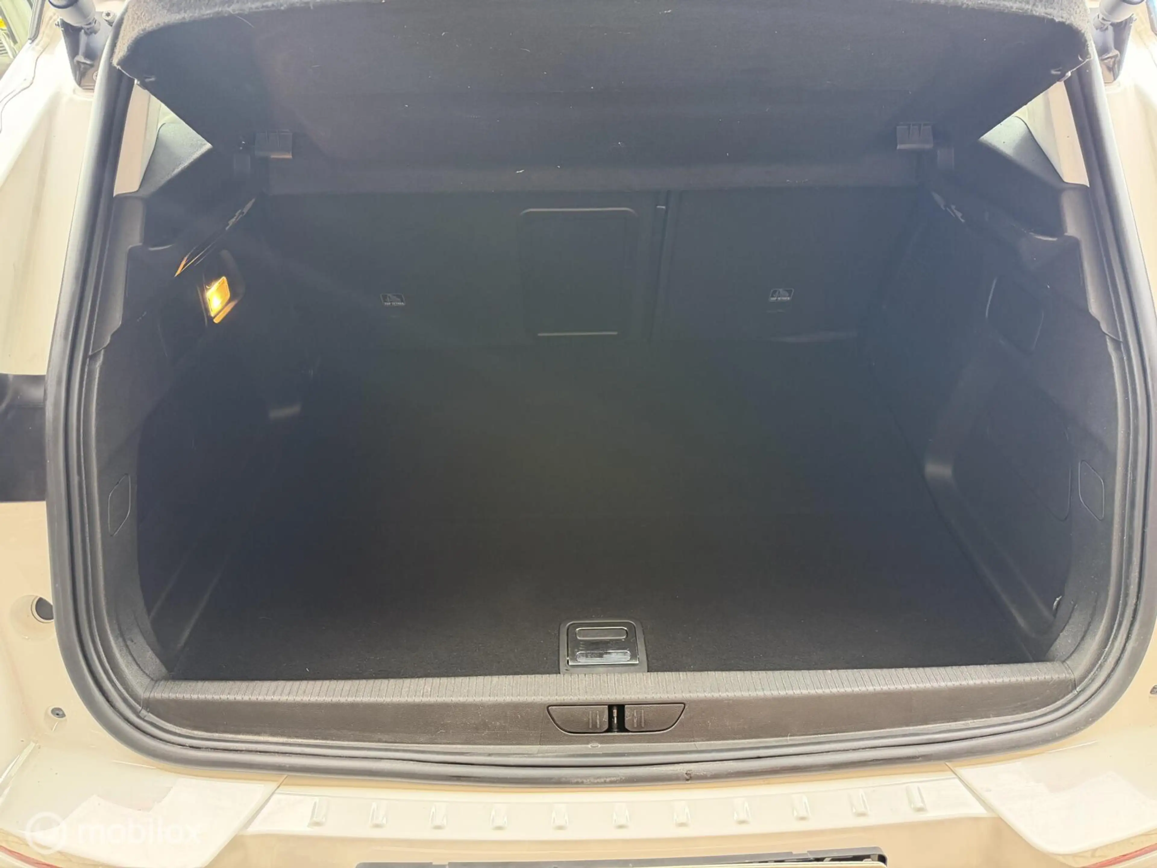 Opel Grandland 1.6 Turbo Plug-In Hybrid 4x4 GSe 300PK — photo 22