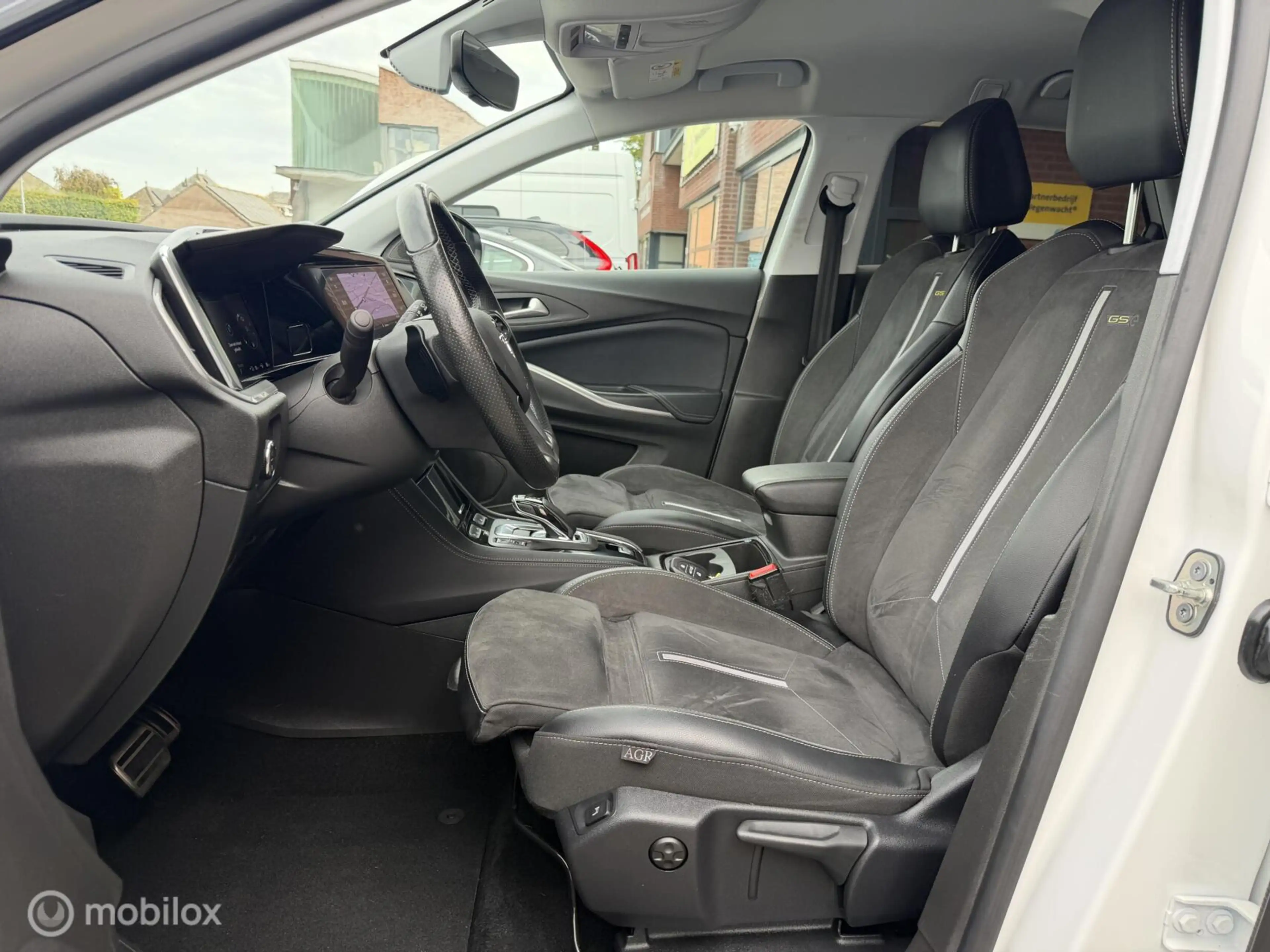 Opel Grandland 1.6 Turbo Plug-In Hybrid 4x4 GSe 300PK — photo 9