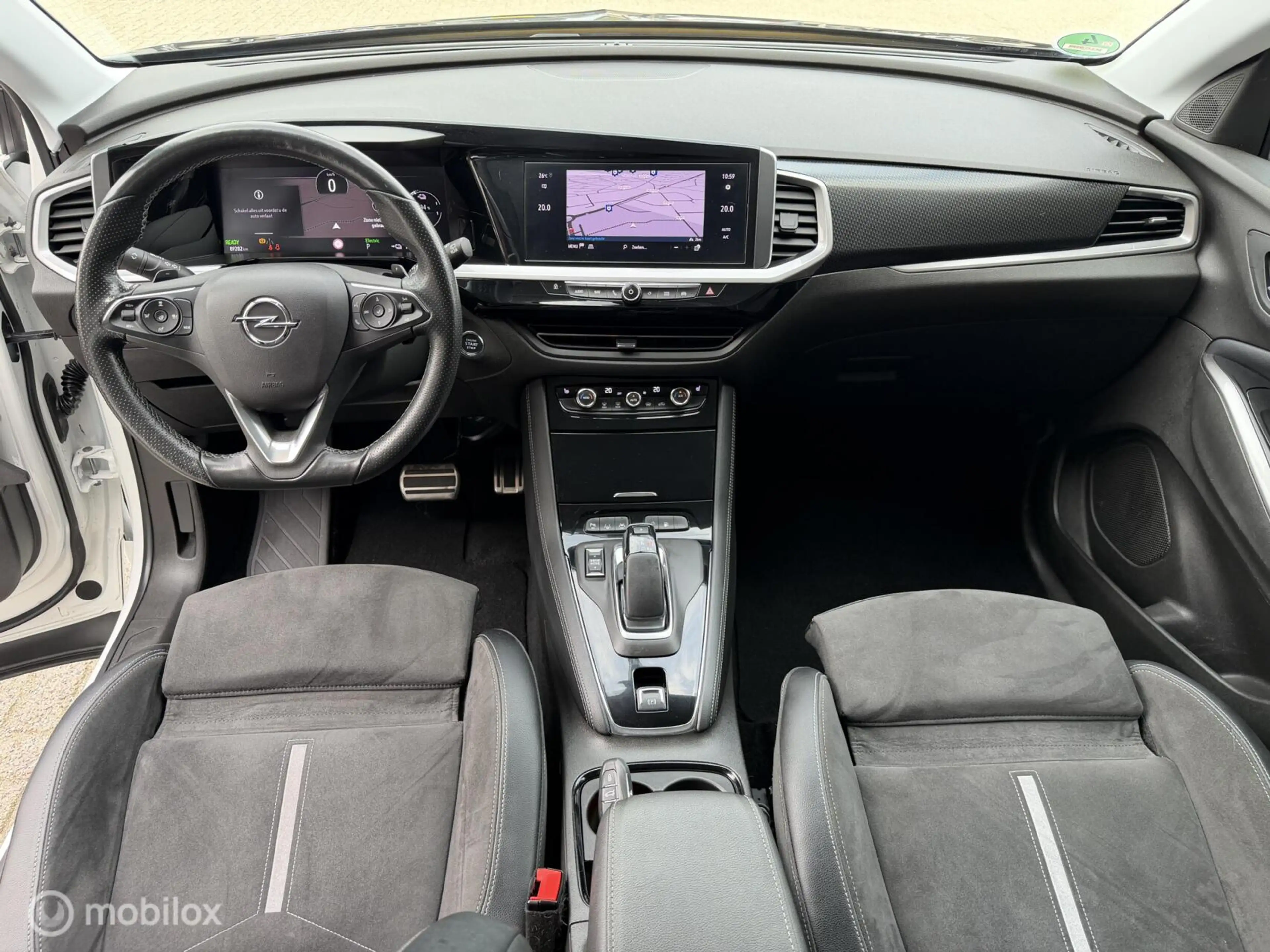 Opel Grandland 1.6 Turbo Plug-In Hybrid 4x4 GSe 300PK — photo 8