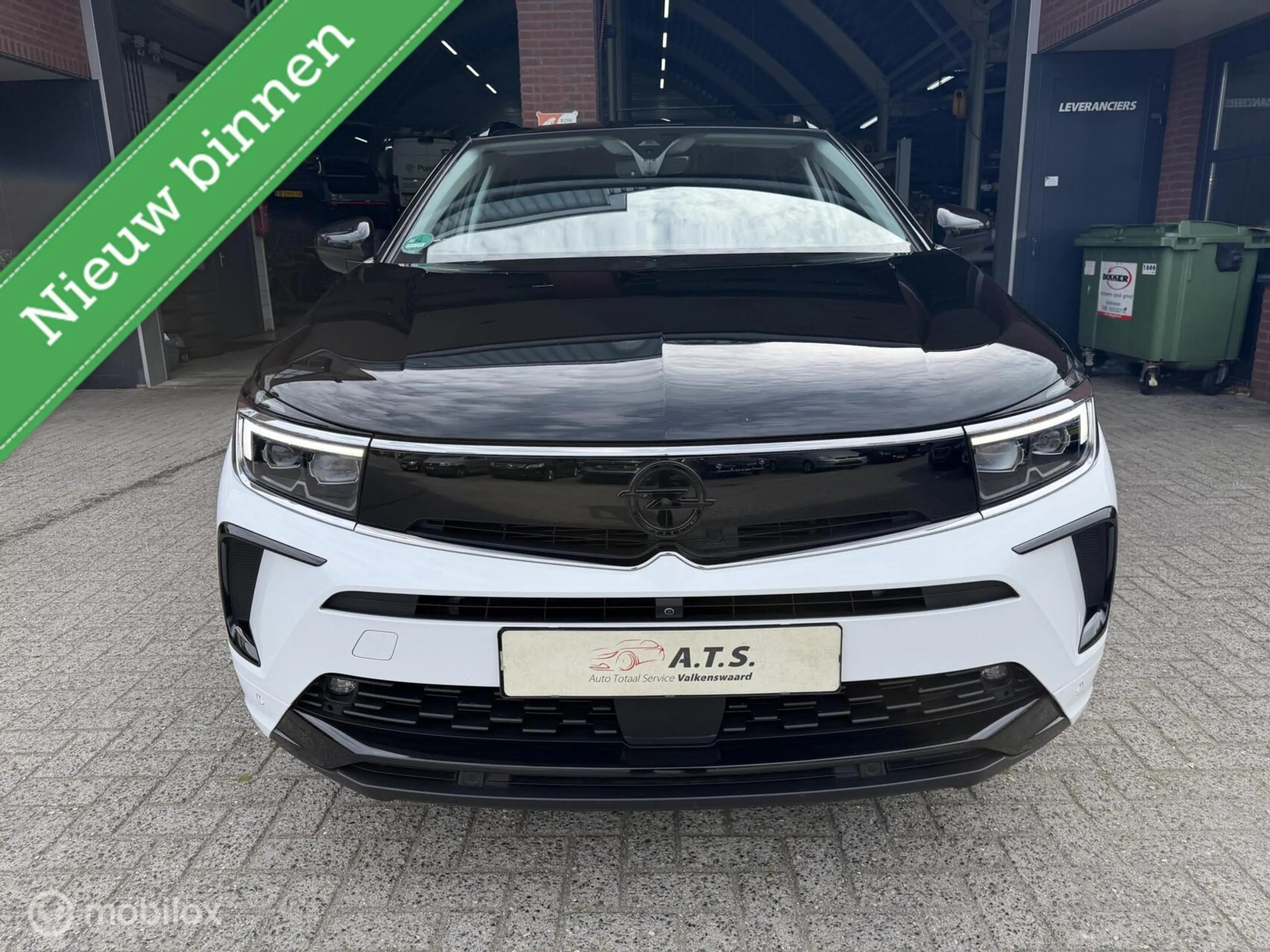 Opel Grandland 1.6 Turbo Plug-In Hybrid 4x4 GSe 300PK — photo 2