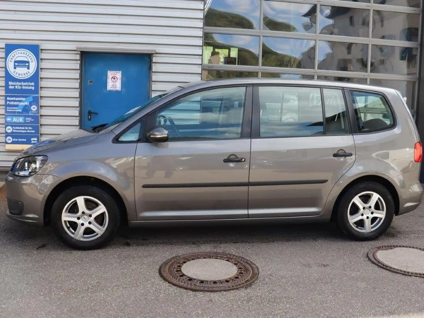 Volkswagen Touran Trendline BMT Grau - 2