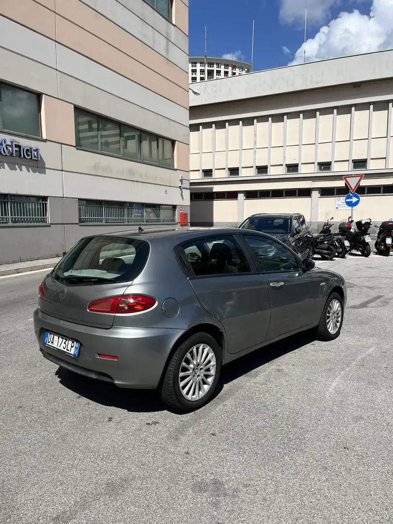 Alfa Romeo 147 5p 1.9 jtd Distinctive 120cv - 2