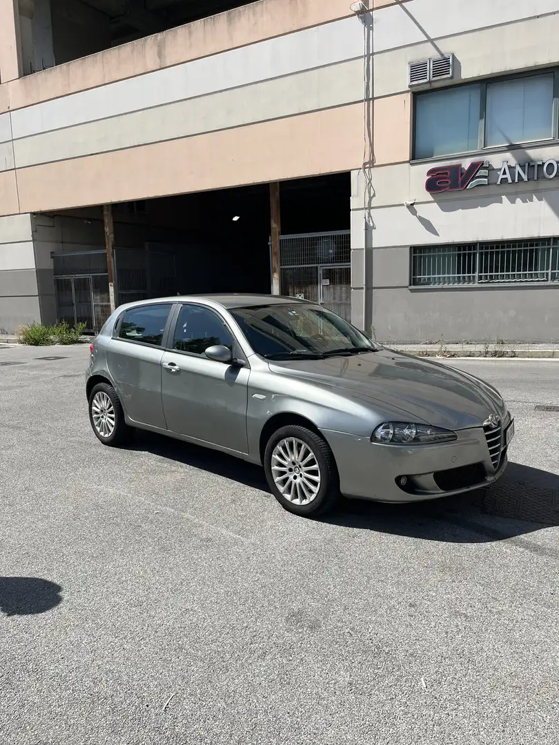 Alfa Romeo 147 5p 1.9 jtd Distinctive 120cv - 1