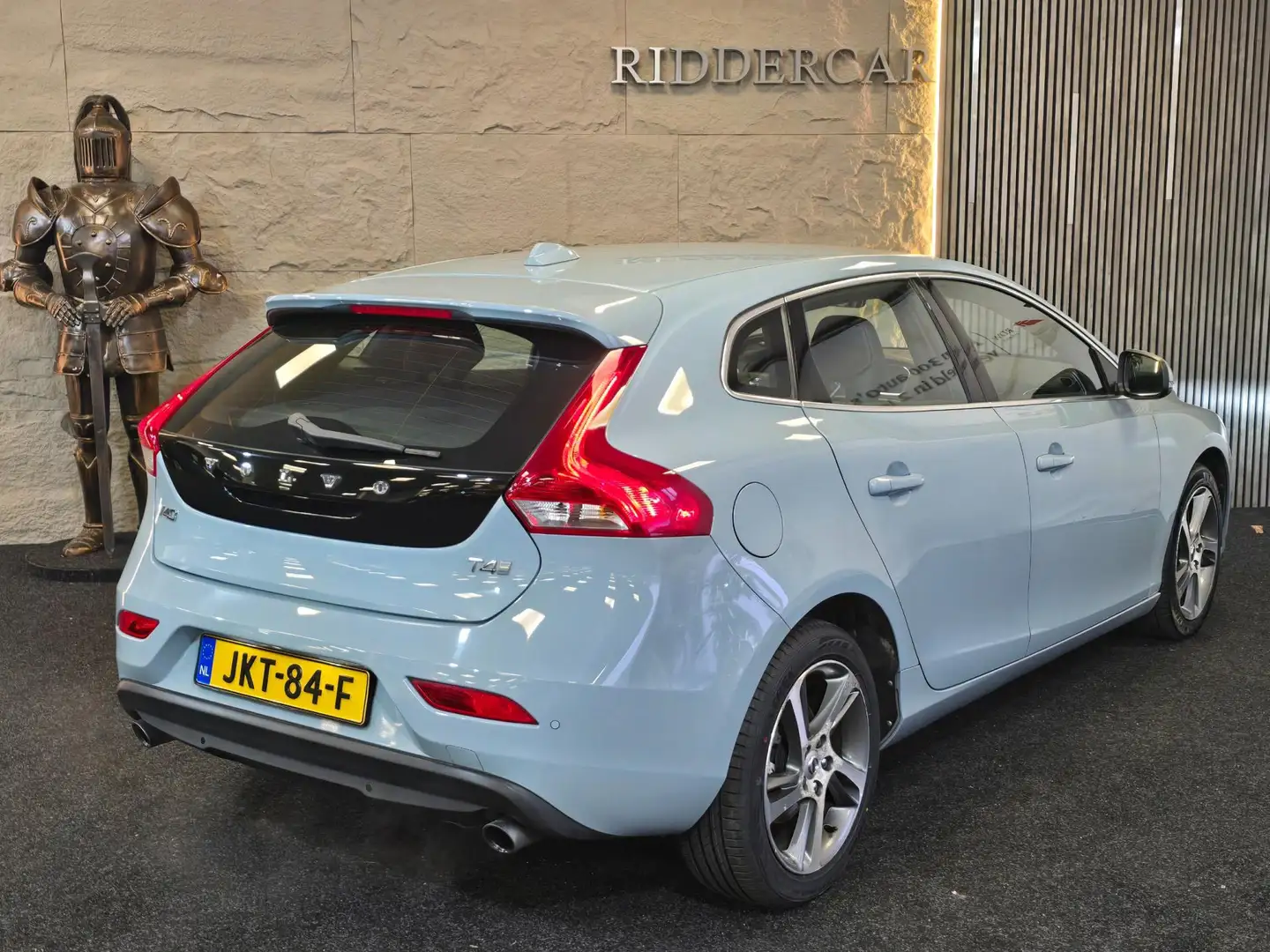 Volvo V40 2.0 T4 Inscription|GARANTIE|NAP|NAVI|STOELVERW|LED Blue - 2