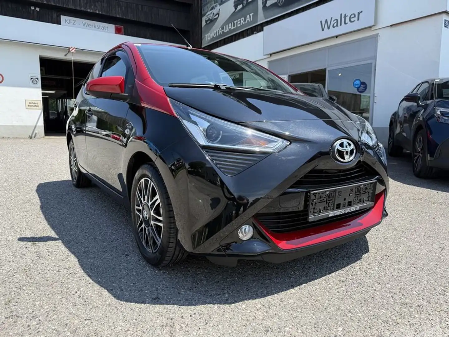 Toyota Aygo 1,0 VVT-i x-clusiv x-shift Aut. Zwart - 2