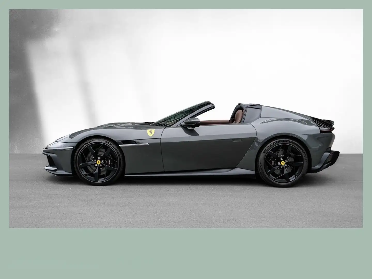 Ferrari 12 Cilindri Spider Grau - 2