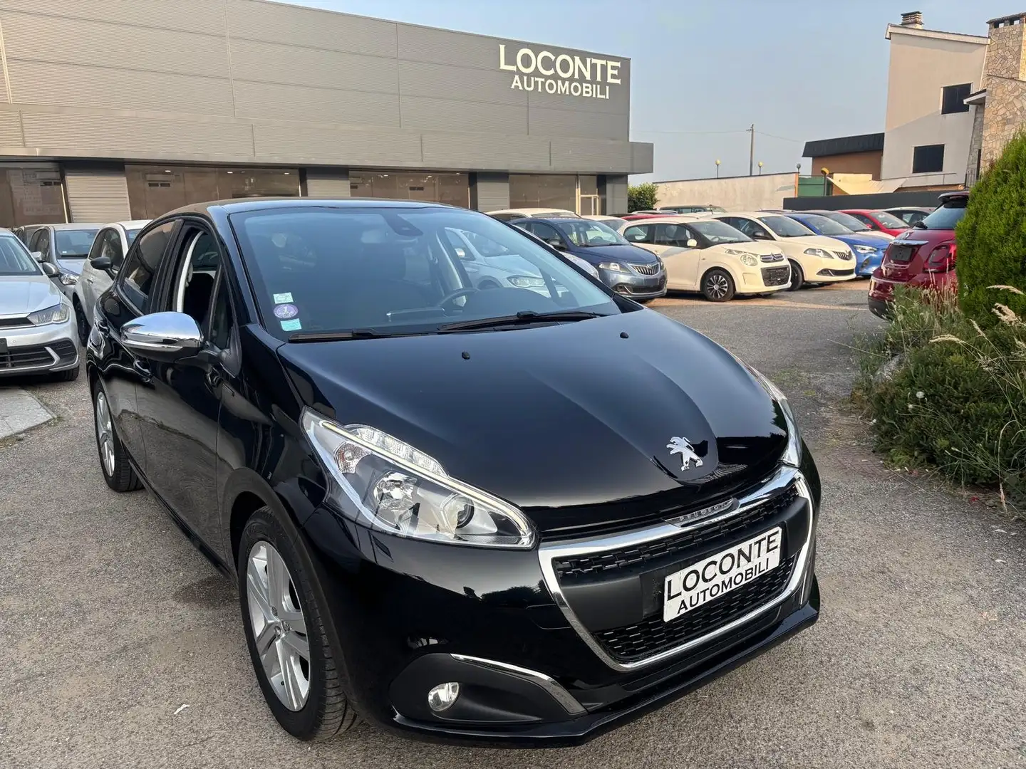 Peugeot 208 5p 1.2 puretech Signature s Nero - 1