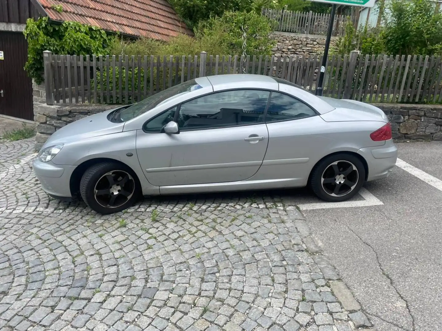 Peugeot 307 307 CC 2,0 16V Silber - 2
