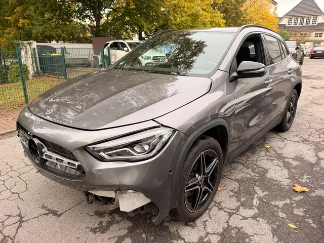 Mercedes-Benz GLA 250 e AMG Line Night Panorama MBUX LED
