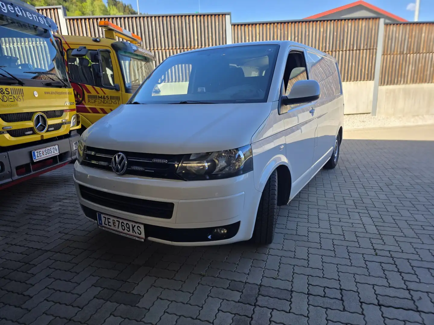 Volkswagen T5 Transporter Kastenwagen 2,0 TDI D-PF - 1