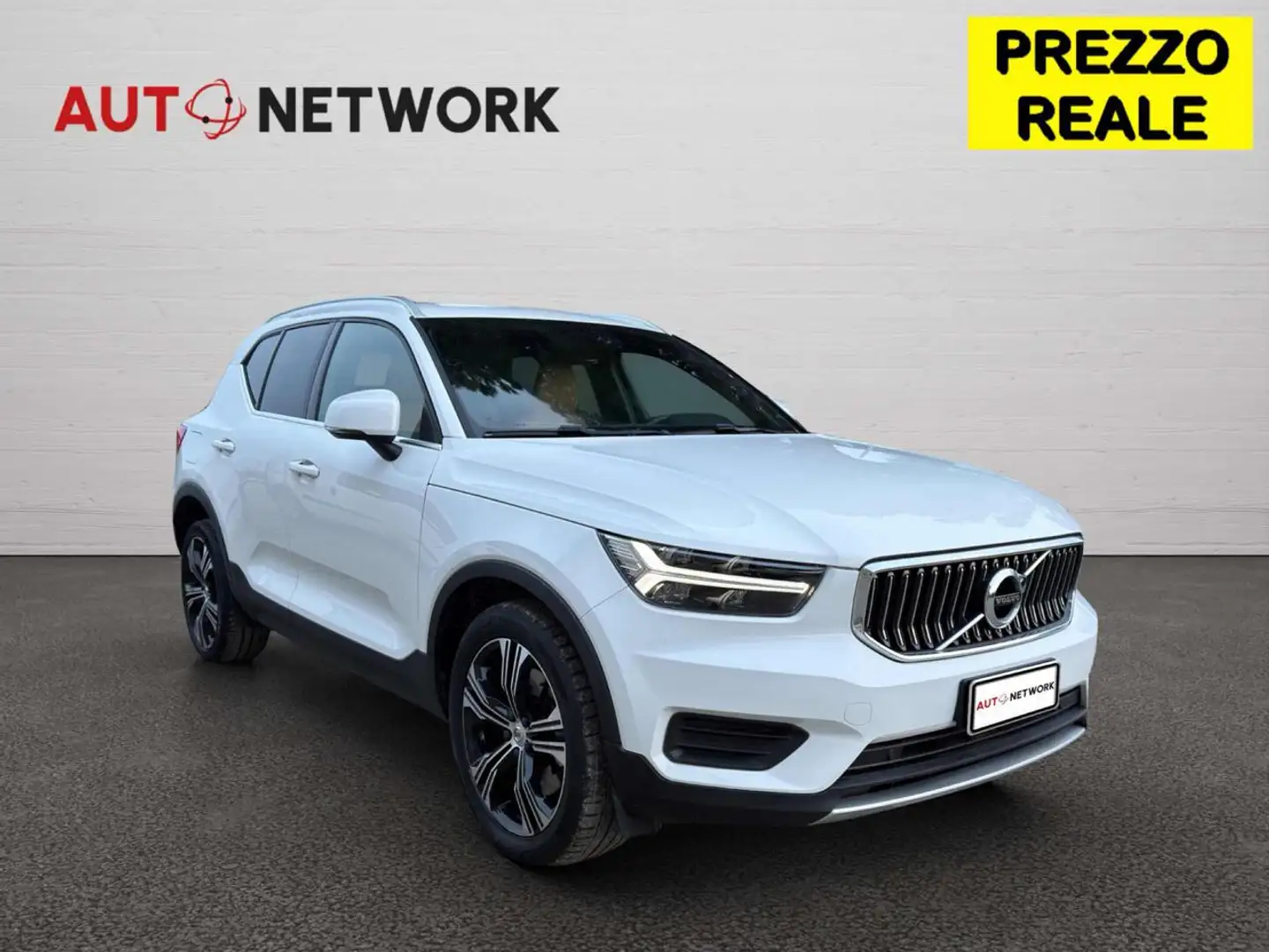 Volvo XC40 T4 Recharge Plug-in Hybrid Inscription Bianco - 1
