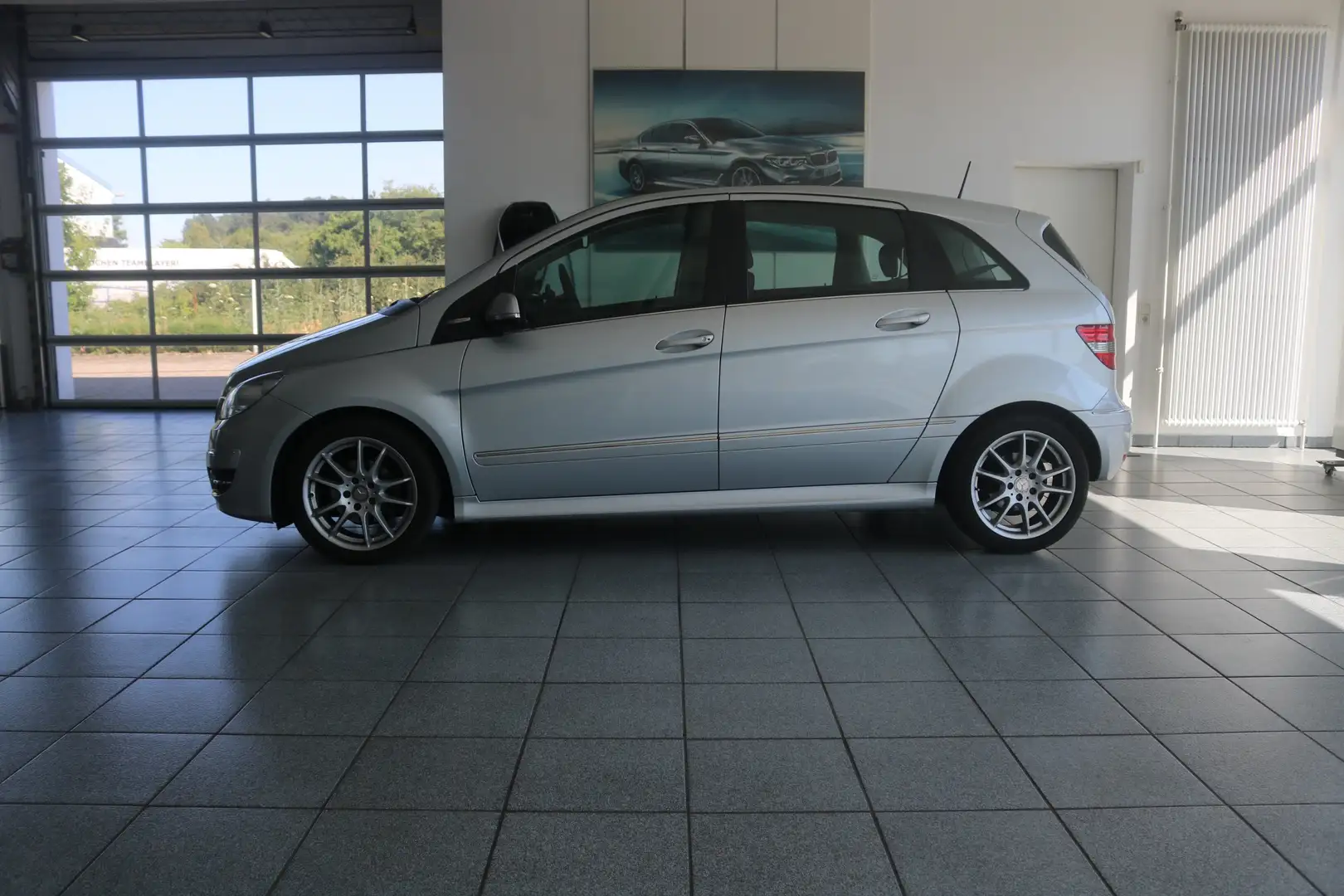 Mercedes-Benz B 180 Sportpaket Klima Sitzheizung u.v.m Argent - 2