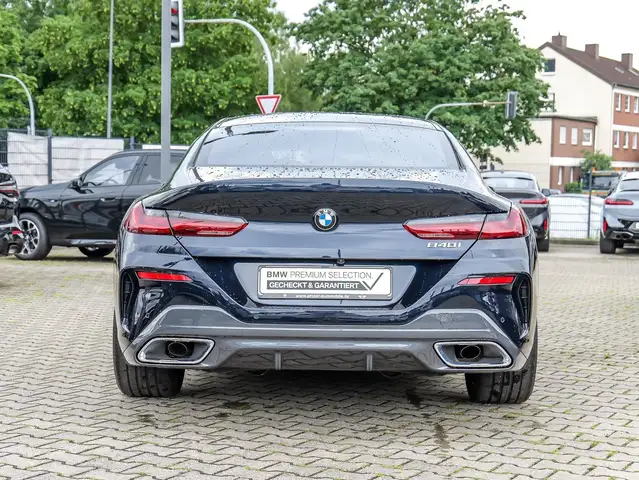 BMW 8 Series view 11