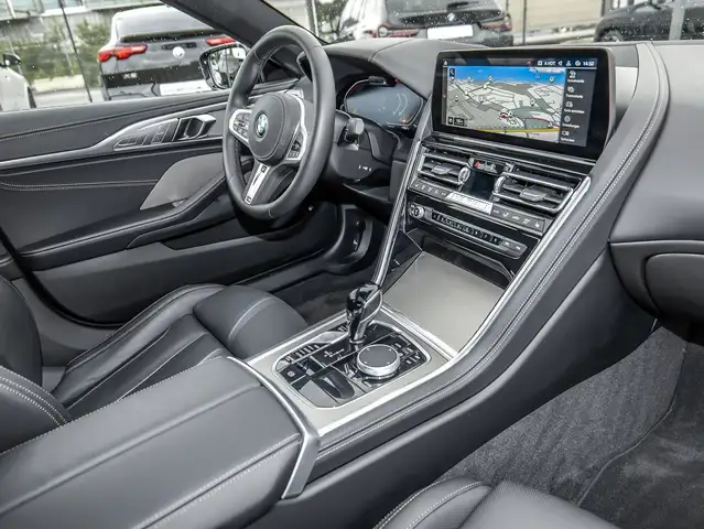 BMW 8 Series view 16