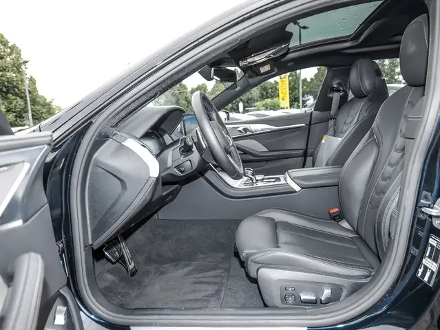 BMW 8 Series view 5