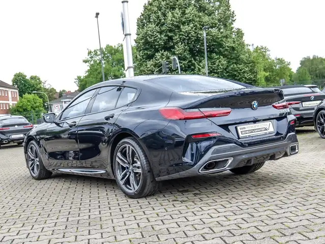 BMW 8 Series view 7