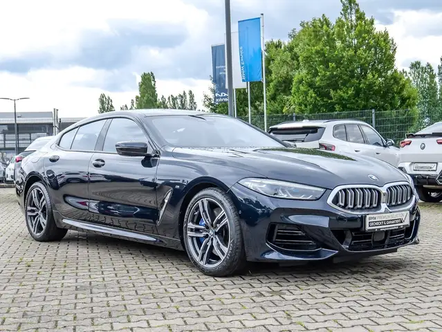 BMW 8 Series view 6