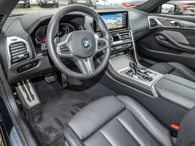 BMW 8 Series view 18