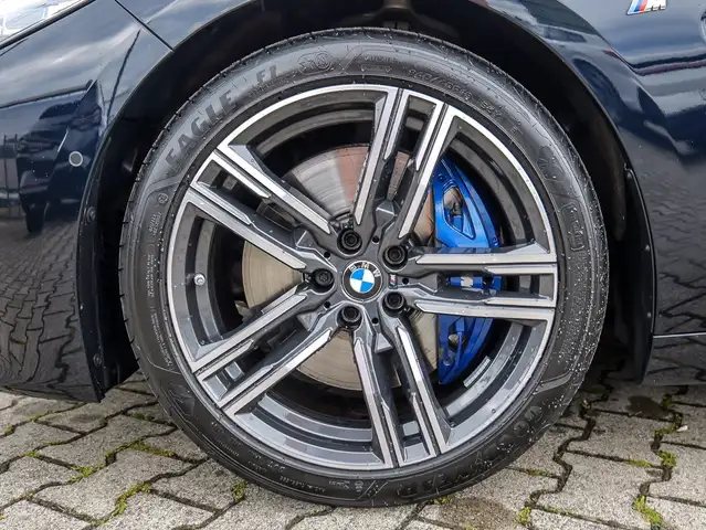 BMW 8 Series view 4