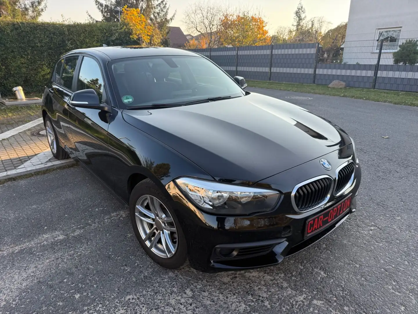 BMW 118 i Lim. 5-trg. Noir - 2