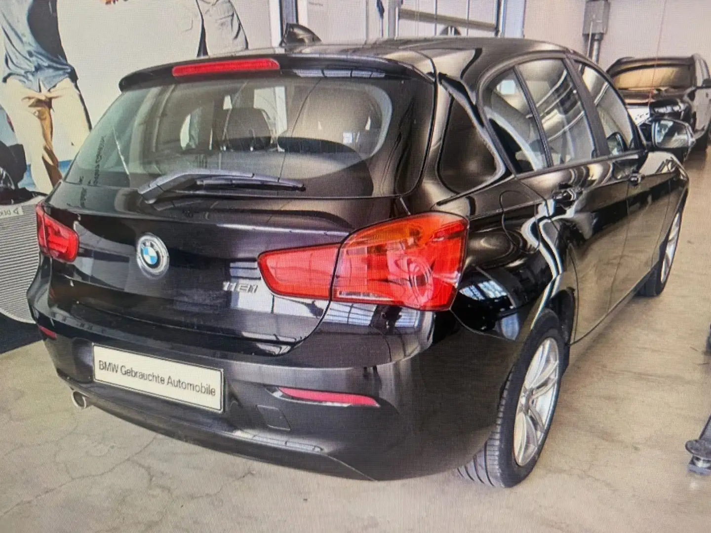 BMW 118 i Lim. 5-trg. Schwarz - 2